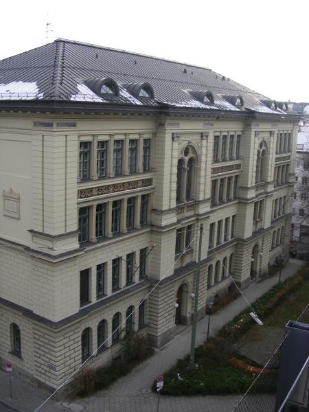 Grundschule an der Herrnstraße Grundschule an der Herrnstraße