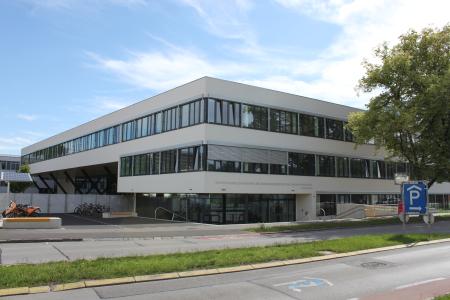 Handelsakademie und Handelsschule Wiener Neustadt Handelsakademie und Handelsschule Wiener Neustadt