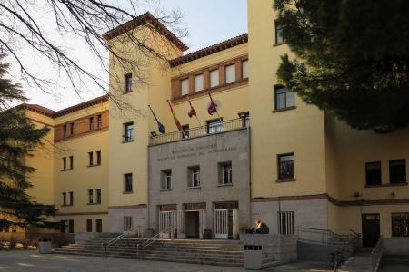 Facultad de Educación - Centro de Formación del Profesorado (Universidad Complutense de Madrid) Facultad de Educación - Centro de Formación del Profesorado (Universidad Complutense de Madrid)