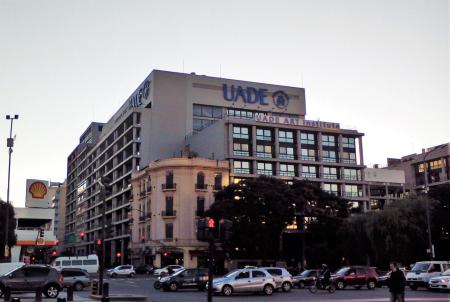Universidad Argentina de la Empresa Universidad Argentina de la Empresa
