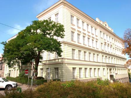 Gebäude des Bundesgymnasiums Wien 18 Klostergasse